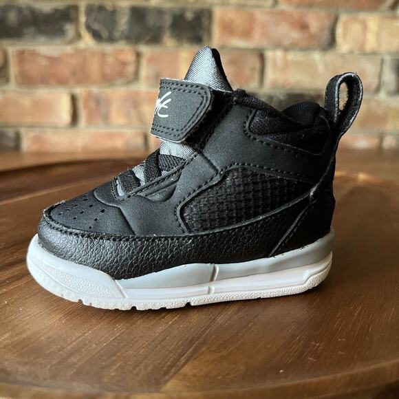 Nike Other - Nike Air Jordan Flight Boys 2C Sneakers - Black & Gray